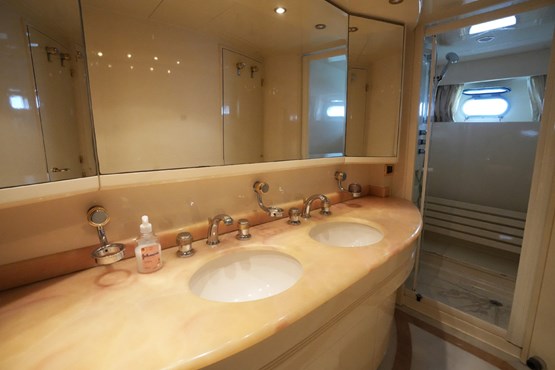 Azmiut yacht 80ft |AED1040/Hour